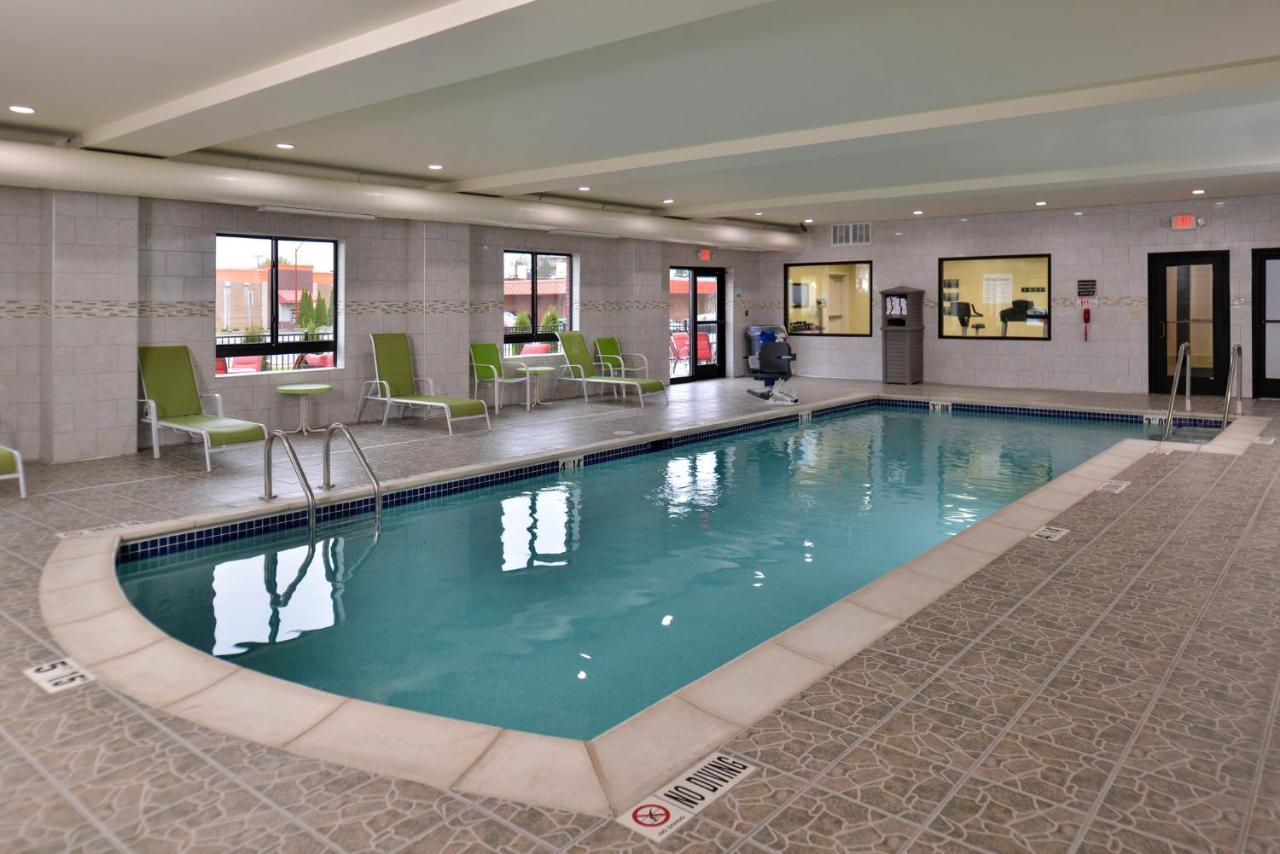 Holiday Inn Express & Suites Dearborn Sw - Detroit Area By Ihg Exterior foto